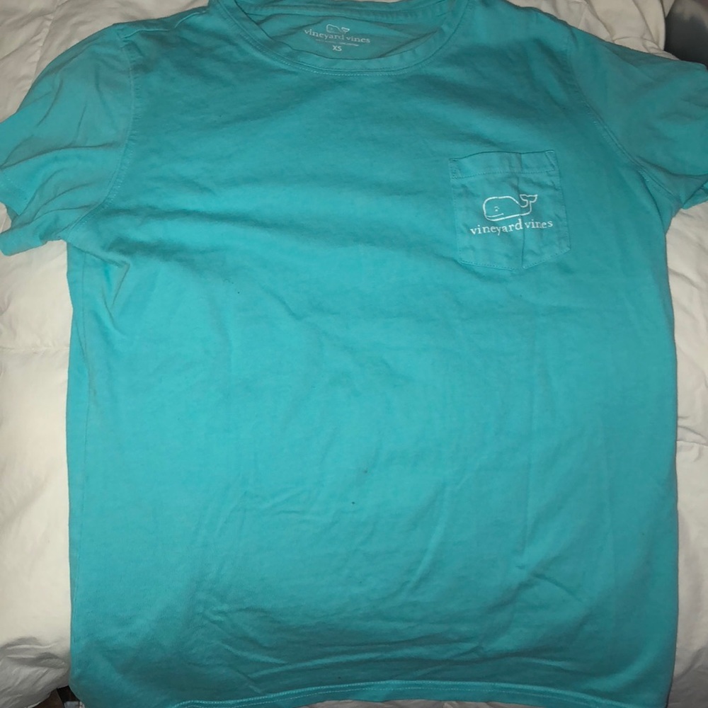 Blue xs vineyards vines woman’s t shirt